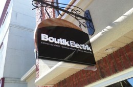 Boutik Electrik – Enseigne perpendiculaire