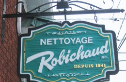 Nettoyage Robichaud – Enseigne sculptée