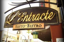 Entracte – Enseigne perpendiculaire sculpté