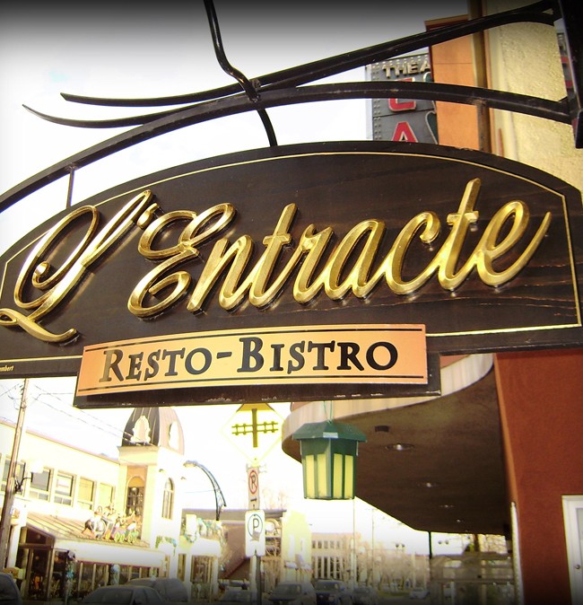 Entracte – Enseigne perpendiculaire sculpté
