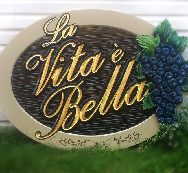 La Vita é Bella – Enseigne sculptée