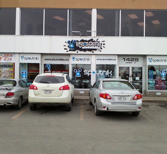 Spoutnik – Enseigne et vitrine